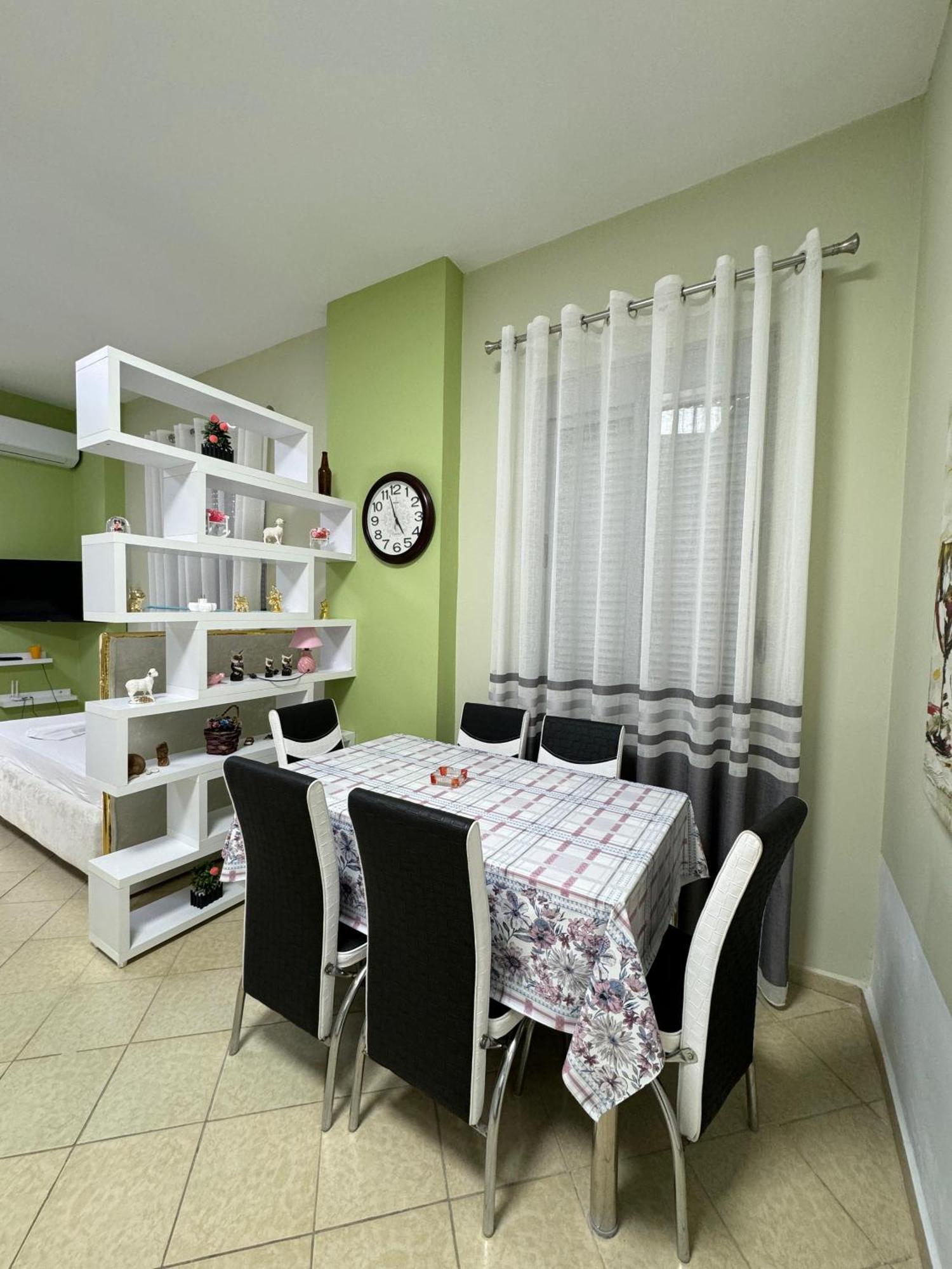 Solei Apartments Sarandë 外观 照片